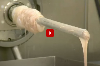 VIDEO – Imagini scapate din fabrica – Cum sunt facuti carnatii polonezi – Mai mananci?
